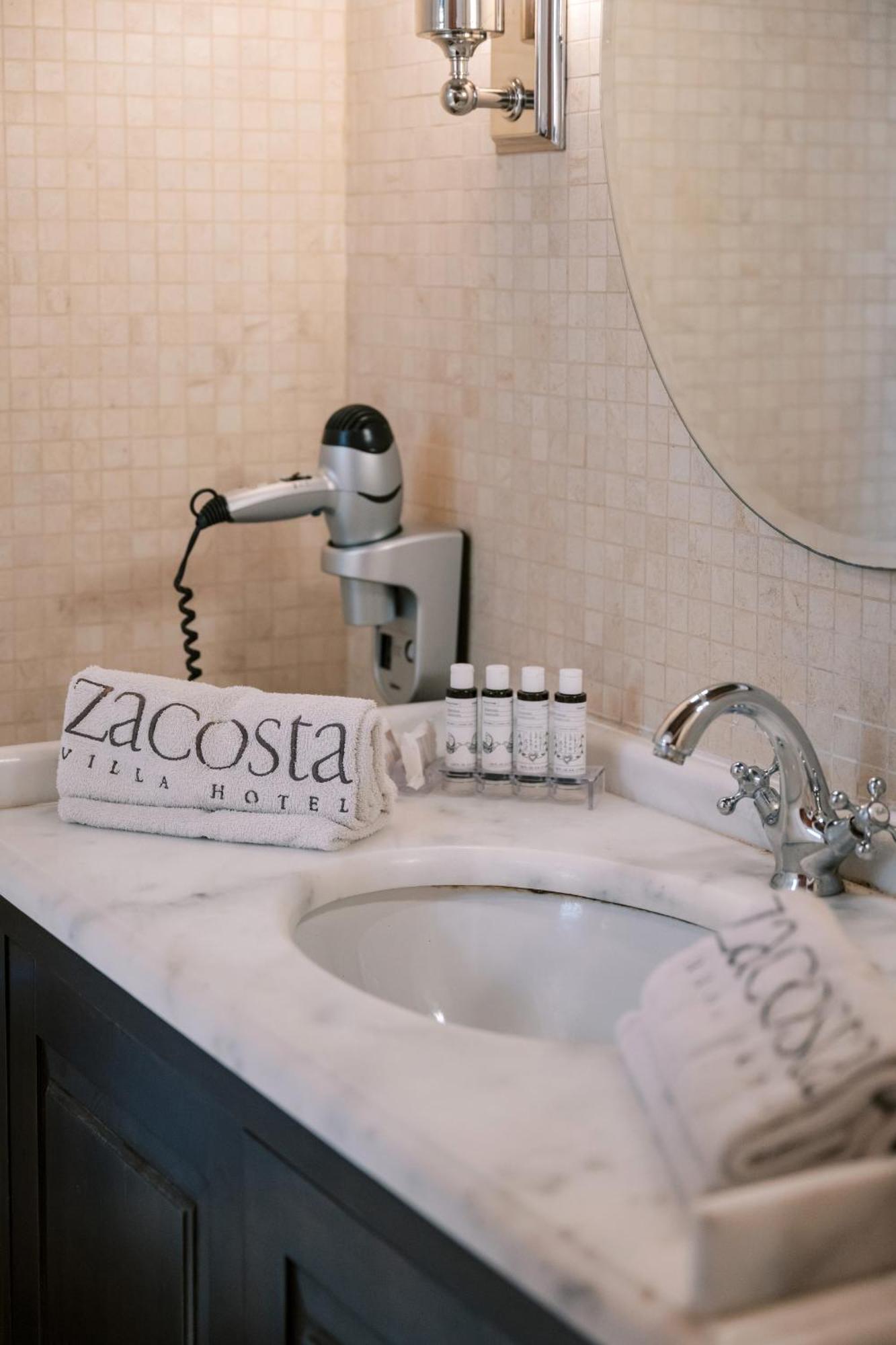 Zacosta 4*